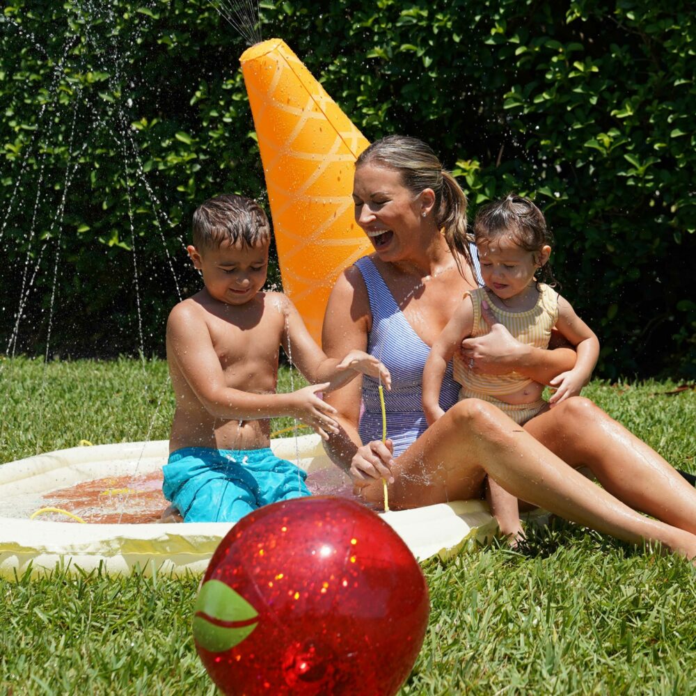 Water sprinkler cheap play mat